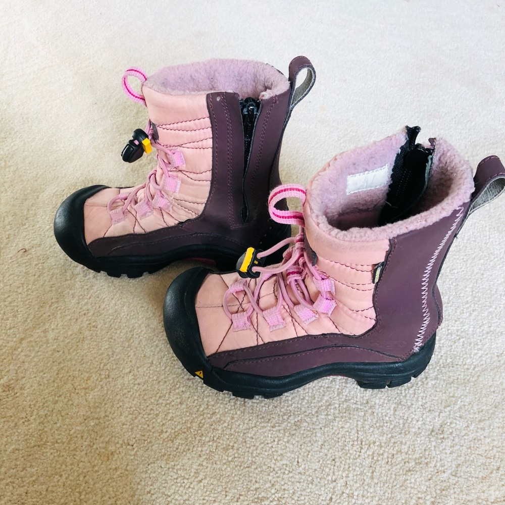 Keen Girl’s warm winter boots—size 10-12